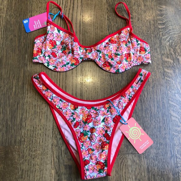 Blackbough Berry Cherry Fiona Bikini - Picture 4 of 6